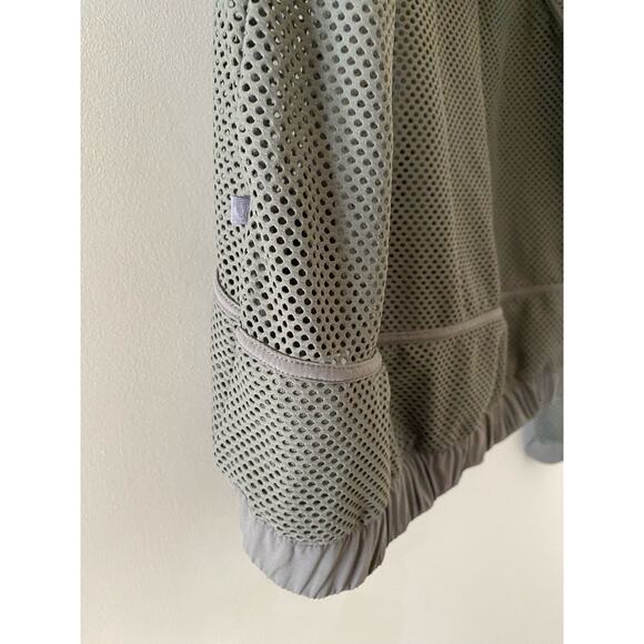 Lululemon Athletica Relaxed Fit Mesh Jacket Grey Green Sage 6 EUC - Picture 12 of 12